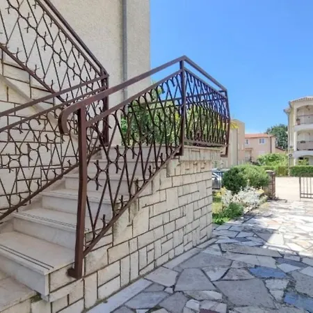 Διαμέρισμα Apartments Valerian *